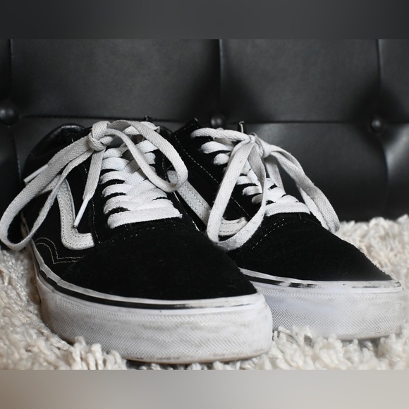 The Original Skate Shoe! 🛹 Suede Vans. Low Top. - Picture 3 of 7